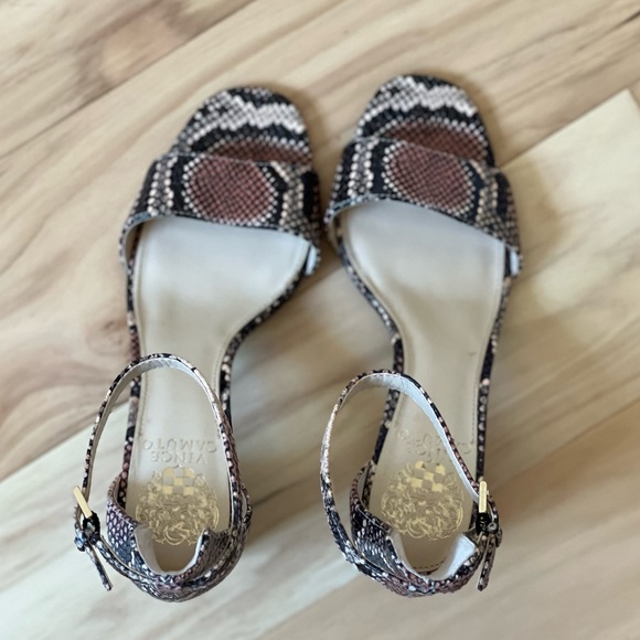 Vince Camuto Snake Print Winderly Block Heel Sandal NEW! - Picture 4 of 7